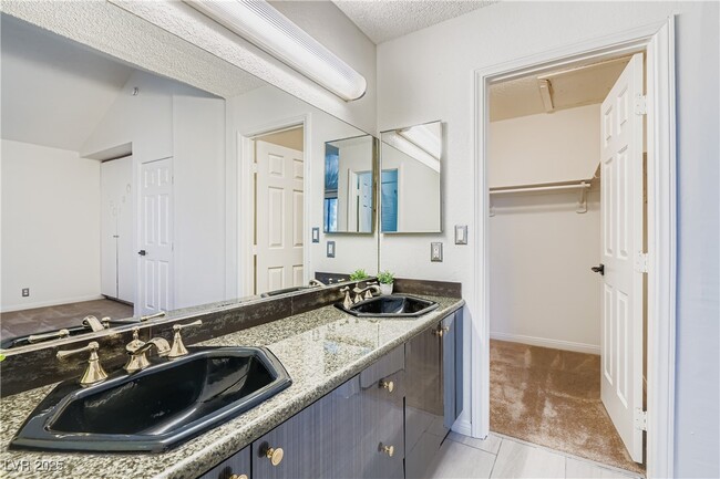 Building Photo - 3217 Symphony Dr