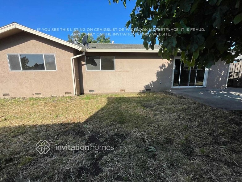 Building Photo - 267 Bowline Dr