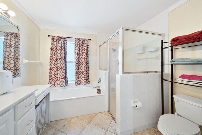 Building Photo - 10569 Pelican Dr