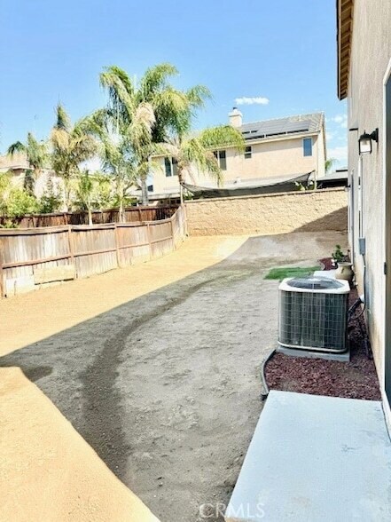 Building Photo - 1562 Cheshire Dr