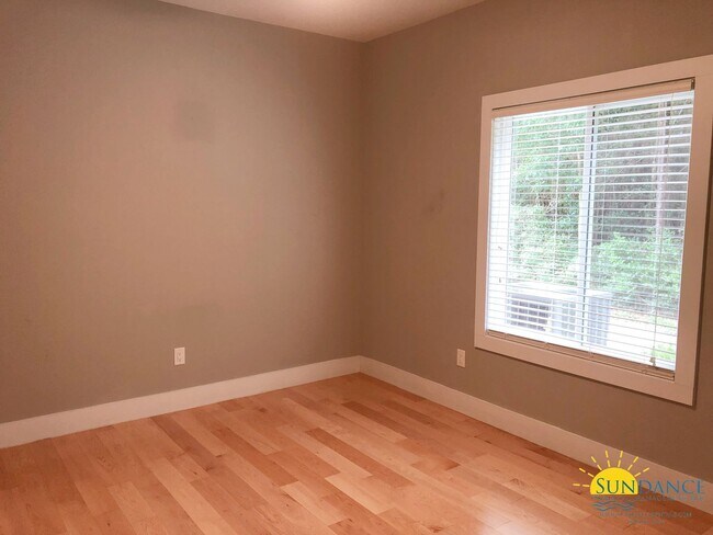 Building Photo - Stunning 4 Bedroom Custom Built Lake Front Home!