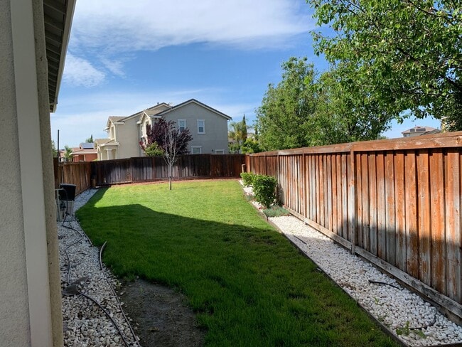 Building Photo - 492 Tilden Cir