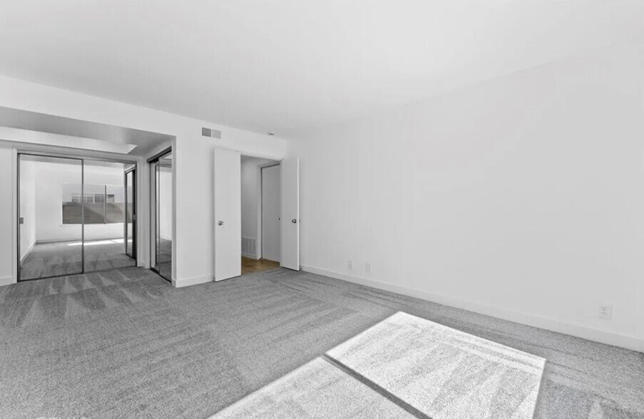 Building Photo - 6760 Via Irana