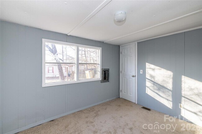 Building Photo - 126 Poe Dr