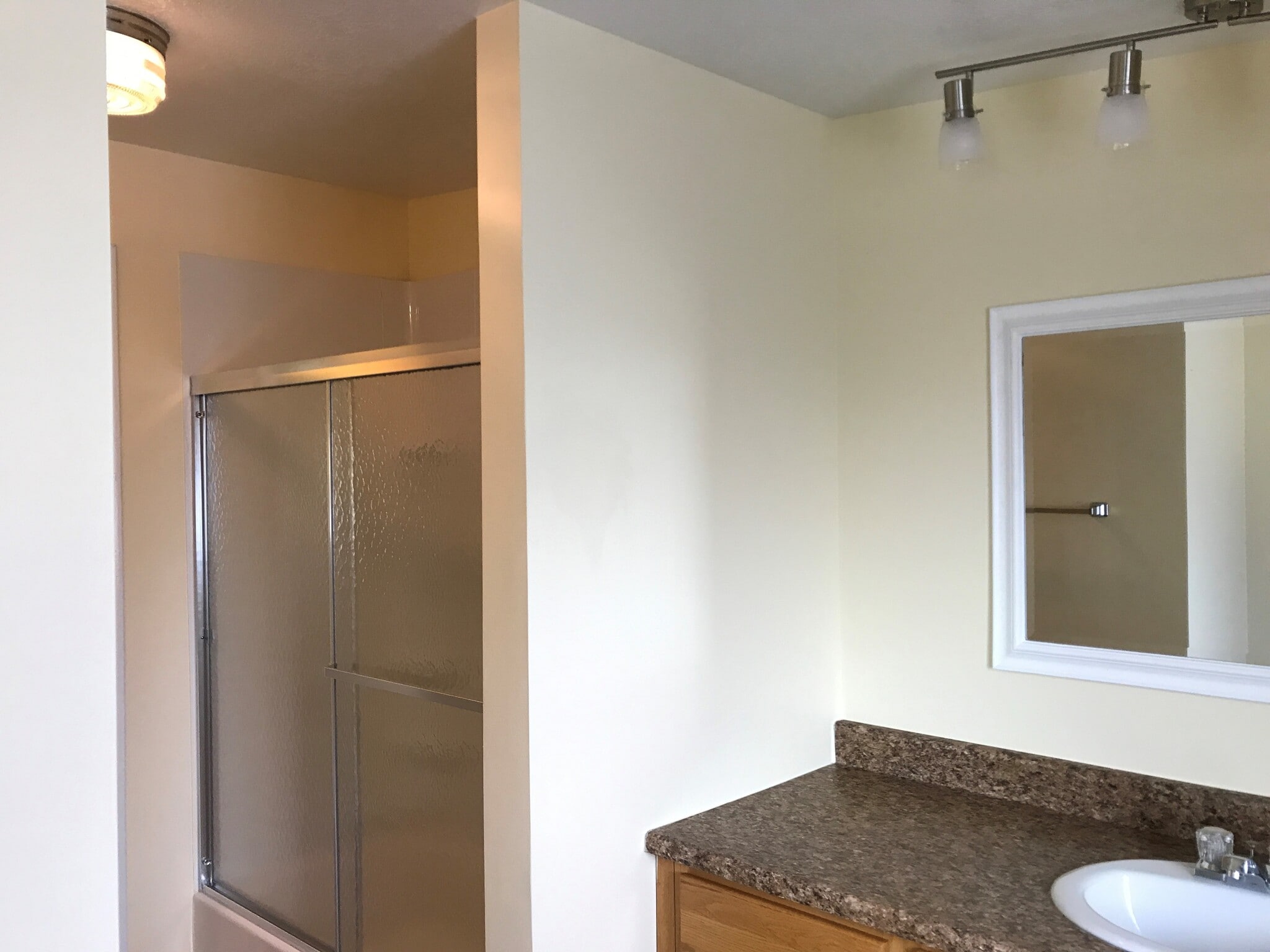 Main Bathroom - 1064 Nayon Dr
