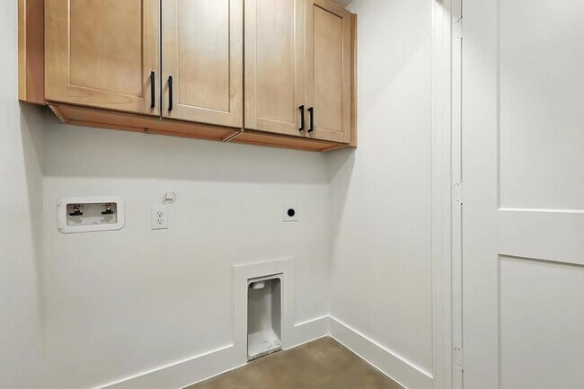 Building Photo - 3206 Sayle St