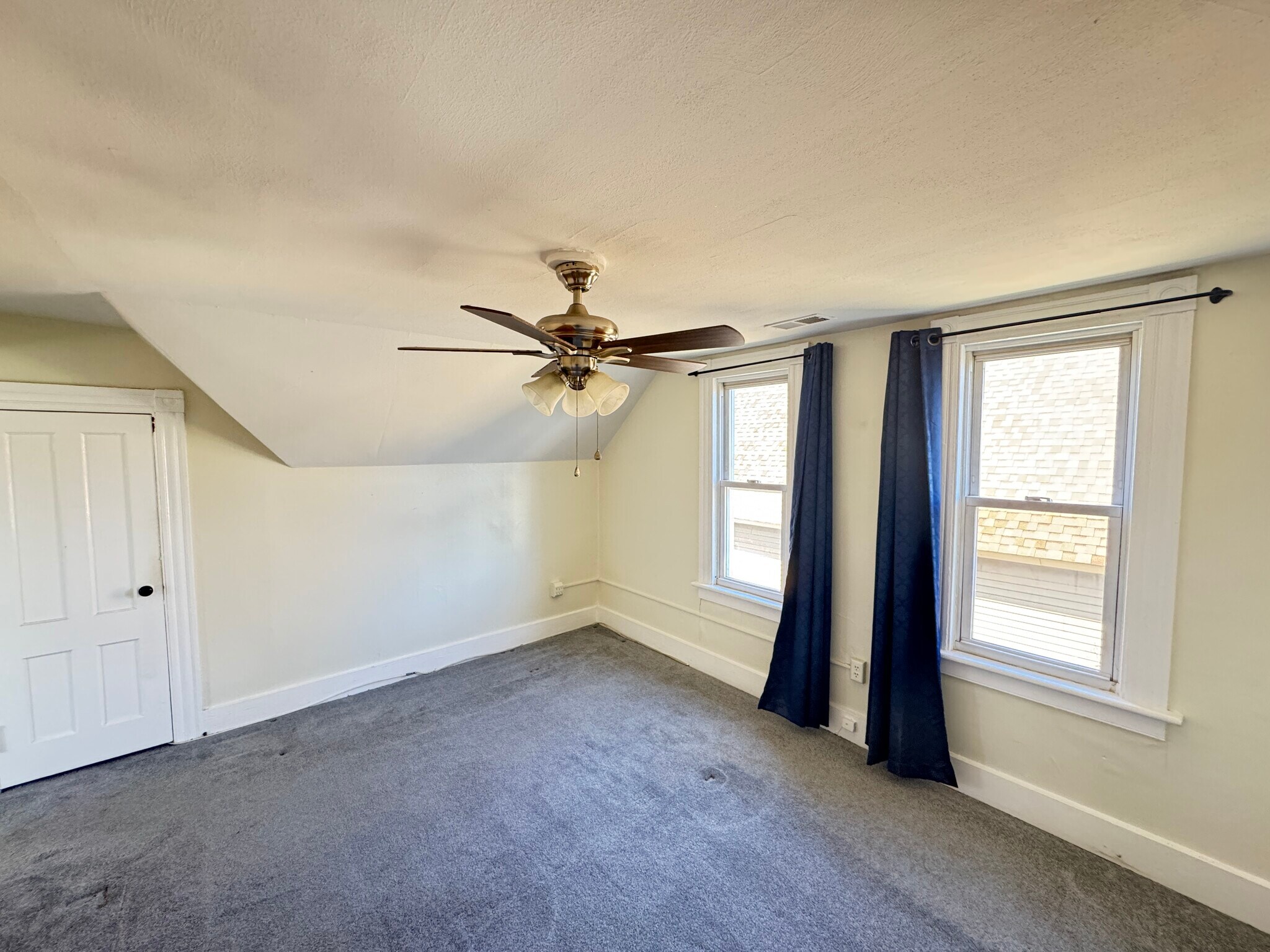 Building Photo - 103 Center St