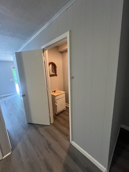 Building Photo - 147 Woodland Dr