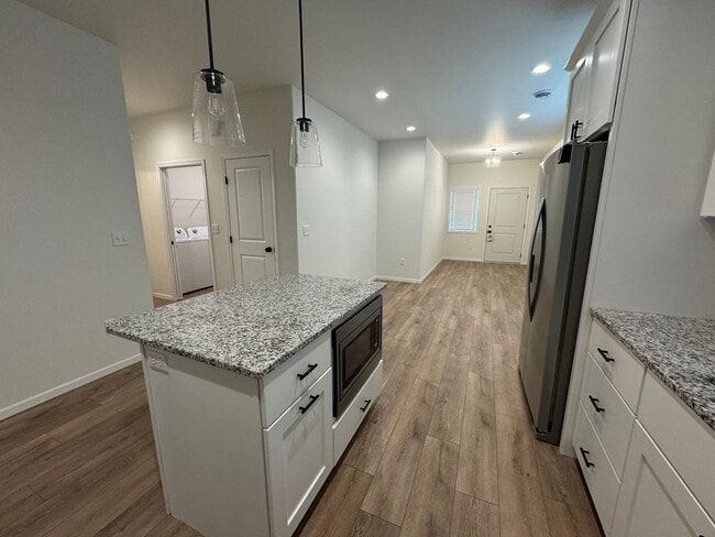 Building Photo - 3-bedroom, 3-bathroom South Fargo Family H...