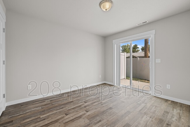 Building Photo - 435 2nd Ave N