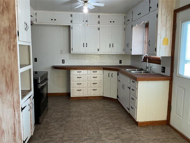 Building Photo - 714 S 6th St