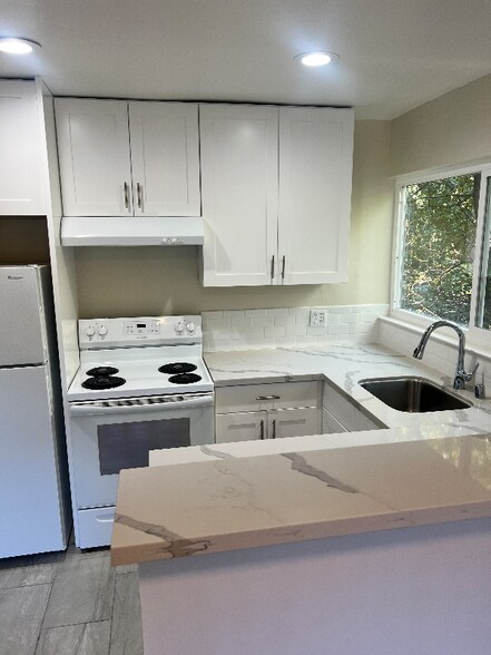 Building Photo - 1115 Sir Francis Drake Blvd