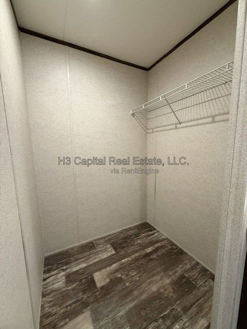 Building Photo - 523 Lone Robin St