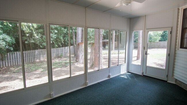 Building Photo - 344 Stagecoach Way
