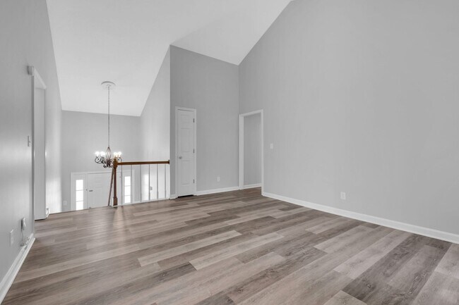 Building Photo - 2270 Ermine Dr