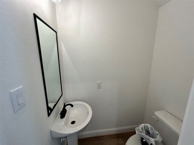 Building Photo - 12011 Rockview Dr