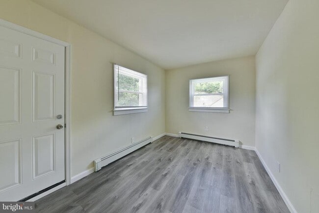 Building Photo - 422 Willow Grove Ave