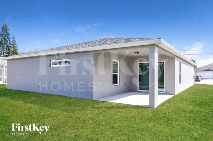 Building Photo - 714 SW Dalton Cir