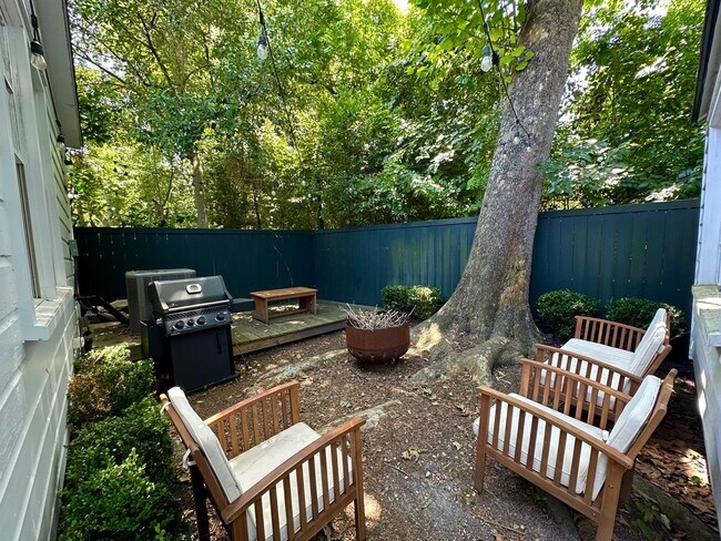 Building Photo - Charming Updated Three Bedroom Home Downtown