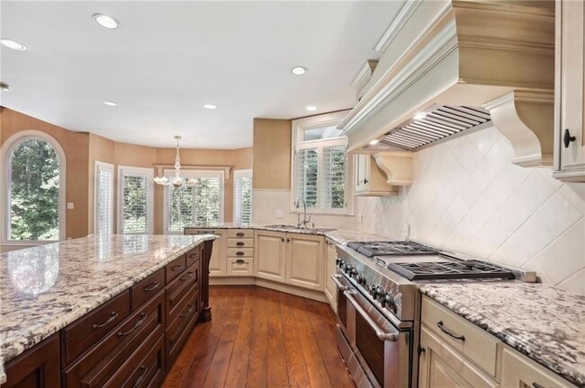 Building Photo - 1965 W Wesley Rd NW