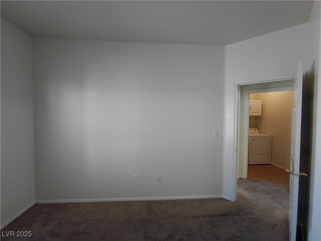 Building Photo - 452 Crocus Hill St