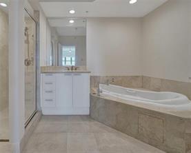 Building Photo - 15738 Royal Oaks Ln