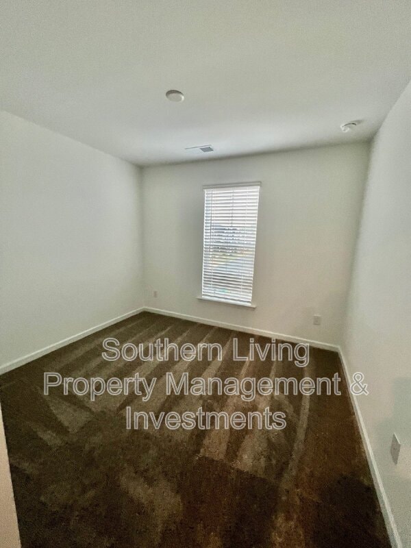 Building Photo - 13108 Rover St