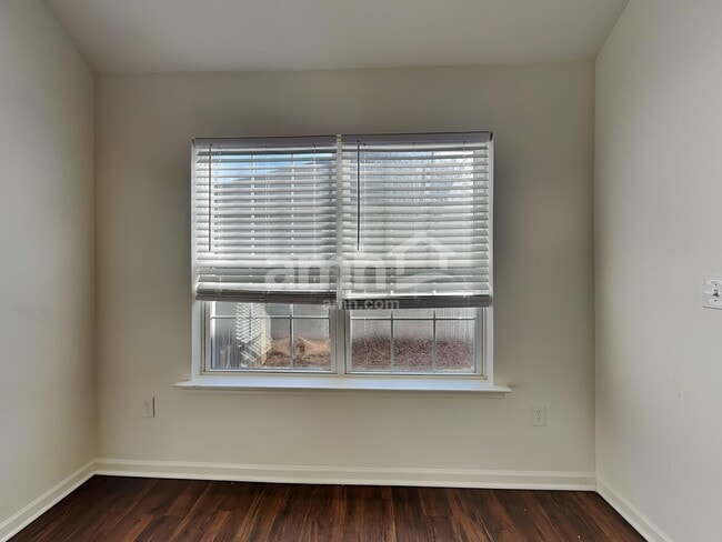 Building Photo - 16 Slow Creek Dr