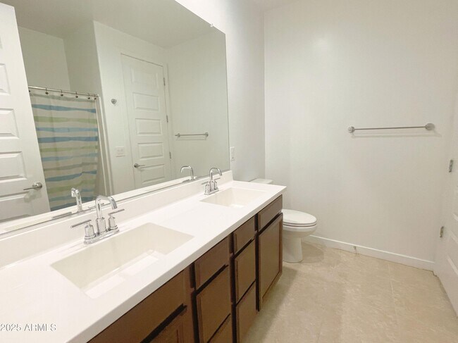 Building Photo - 2239 W Donner Dr