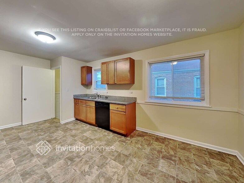 Building Photo - 9024 S Albany Ave