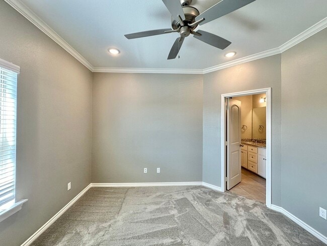 Building Photo - 3 Bedroom 2.5 Bathroom Townhomes at Villa Rosa!