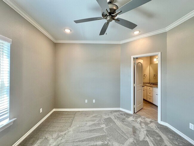Building Photo - 6213 Villa Rosa Way