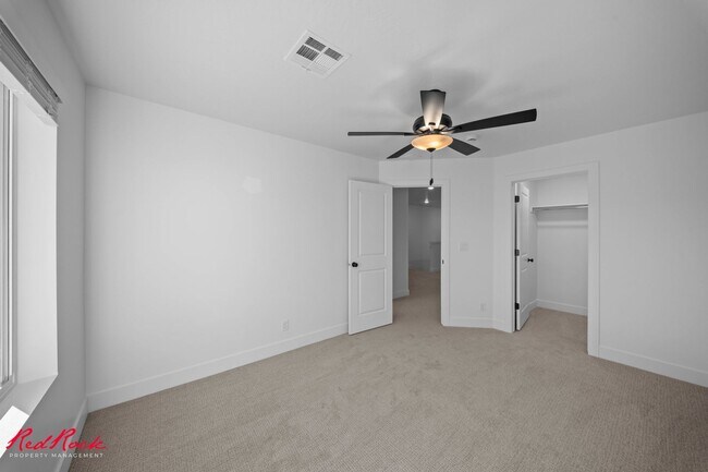 Building Photo - 3 Bedroom Townhome in Desert Color