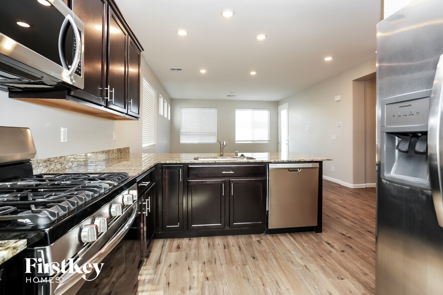 Building Photo - 4340 Stardusk Falls Ave