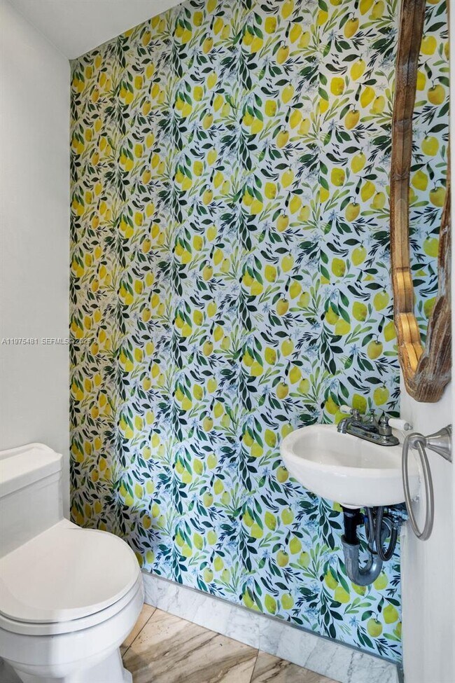 Building Photo - 113 NE 101st St