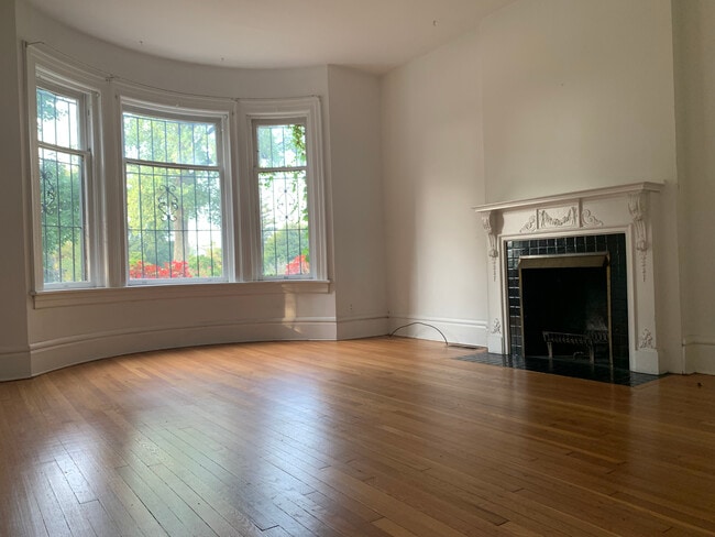 Building Photo - 1688 E Broad St