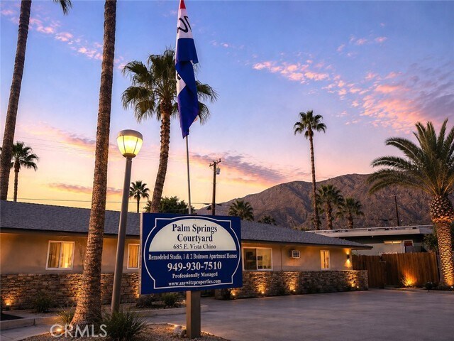 Building Photo - 685 E Vista Chino