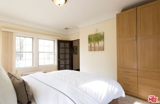 Building Photo - 611 Beachwood Dr