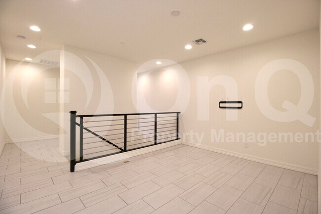 Building Photo - 7330 E Vista Bonita Dr
