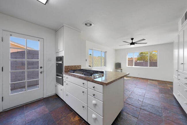 Building Photo - 7031 E Loma Land Dr