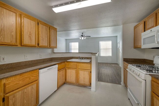 Building Photo - GREAT 2 BEDROOM CONDO IN THE SW - GATED CO...