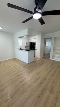 Building Photo - 2401 Manor Rd