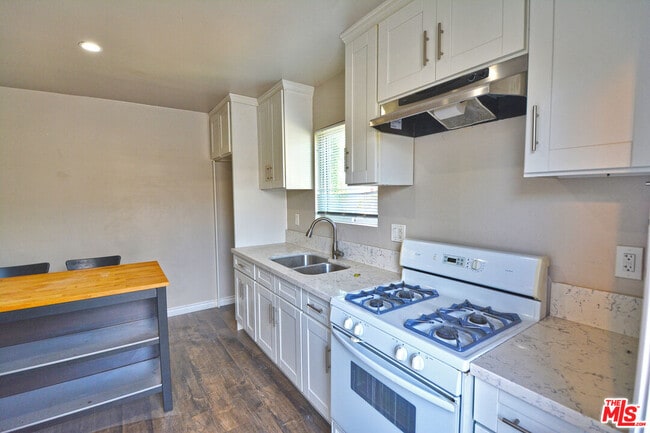 Building Photo - 9616 Gerald Ave