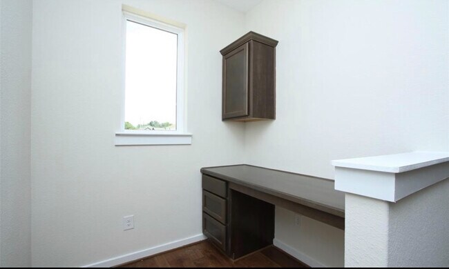 Building Photo - 208 Lisa Marie Dr