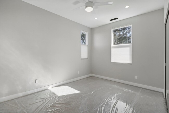 Building Photo - 2954 Copley Ave