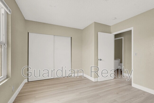 Building Photo - 801 N Major Ave