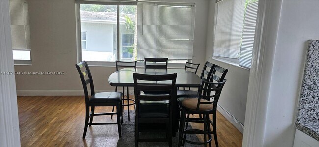 Building Photo - 3915 Ponce de Leon Blvd