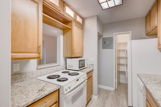 Building Photo - 2591 NE 55th Ct
