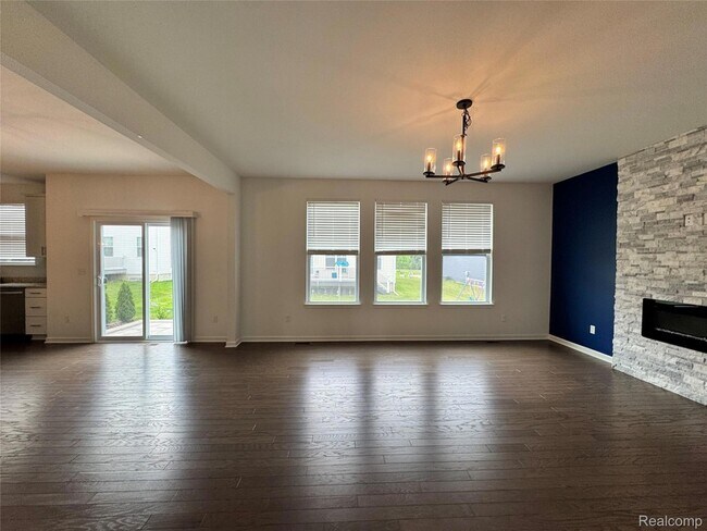 Building Photo - 278 Springview St