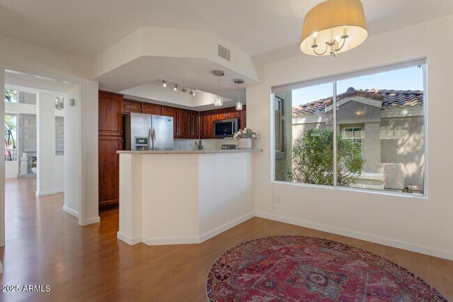 Building Photo - 4020 E Laurel Ln